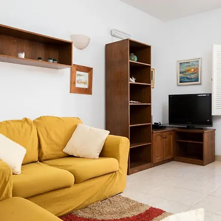 Apartment Modern 2br Close To Sea, In The Heart Of