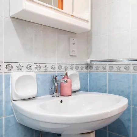 Modern 2br Close To Sea, In The Heart Of Apartment
