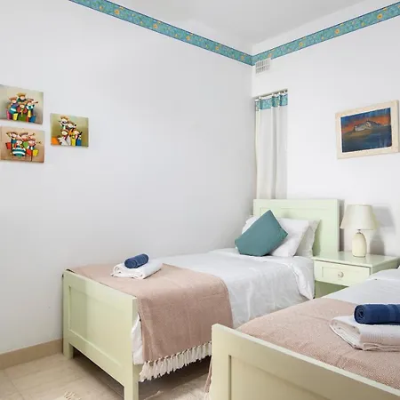 Modern 2br Close To Sea, In The Heart Of * סליאמה