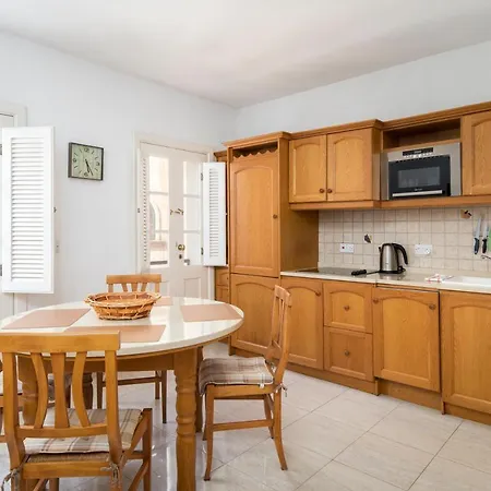 Modern 2br Close To Sea, In The Heart Of * סליאמה
